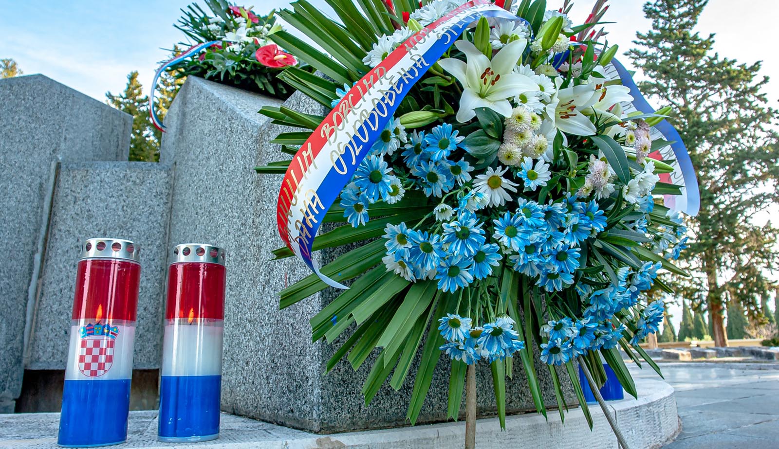 Vijenac na Spomen kosturnici palima u NOR-u