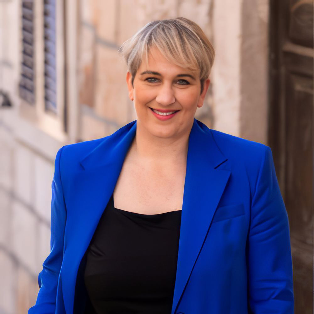 »Ili si s nama ili si meta«